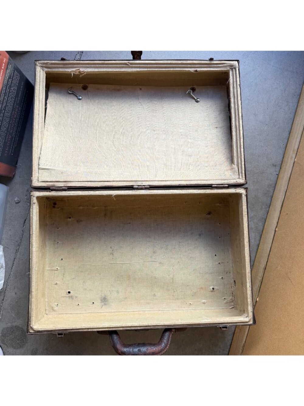Antique Leather Hard-Shell Suitcase With Brass Hardware Patina & Railway Express - Picture 8 of 10